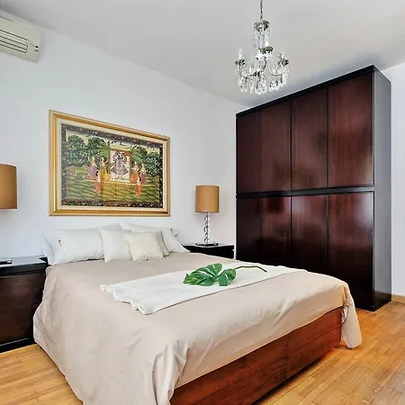 Apartment Altido Classy'n'classic *